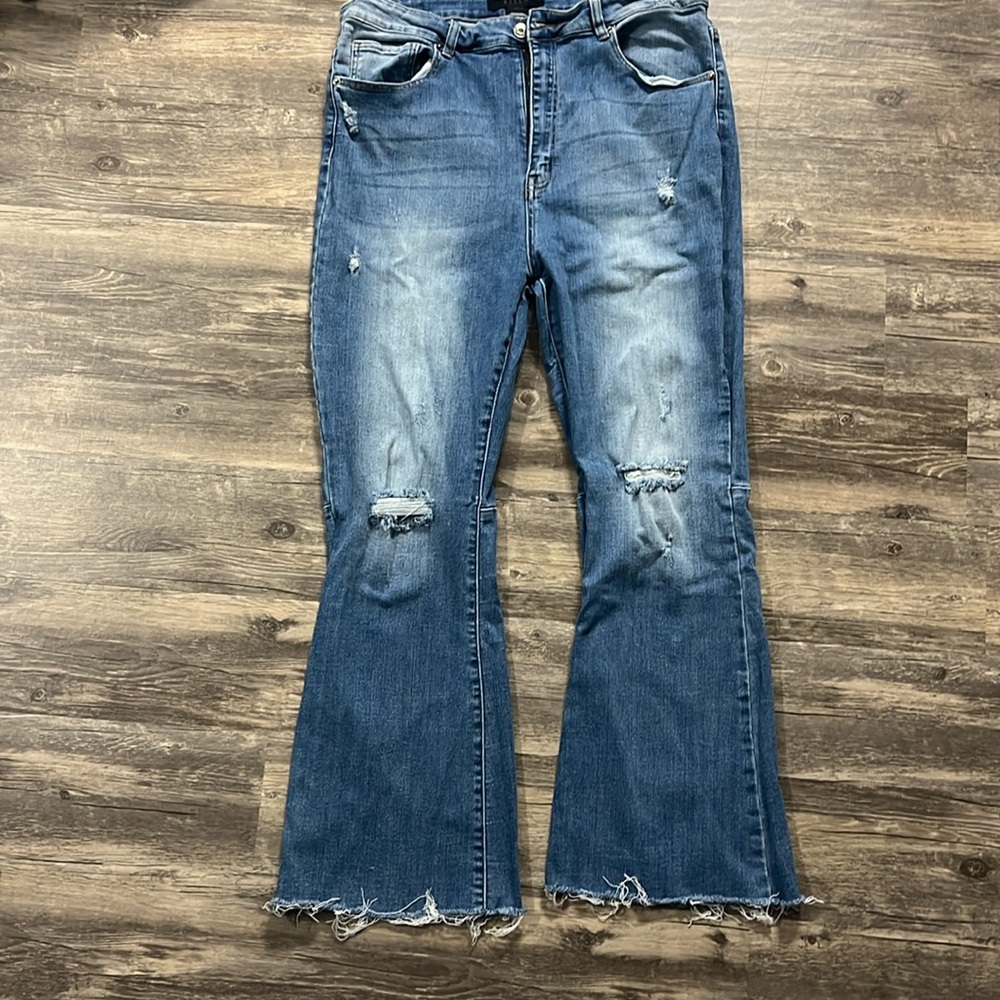 Risen Women’s Flare Jeans Sz 2XL